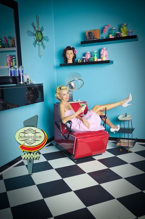 Admiring the black & white checkered floor, starburst clock, red & turquoise colours and of course - a cocktail in hand! Vintage Beauty Salon, Vintage Hair Salons, Checkered Floor, Home Hair Salons, Mommy And Me Photo Shoot, Hairdresser Salon, Salon Art, Hair Salons, Salon Style