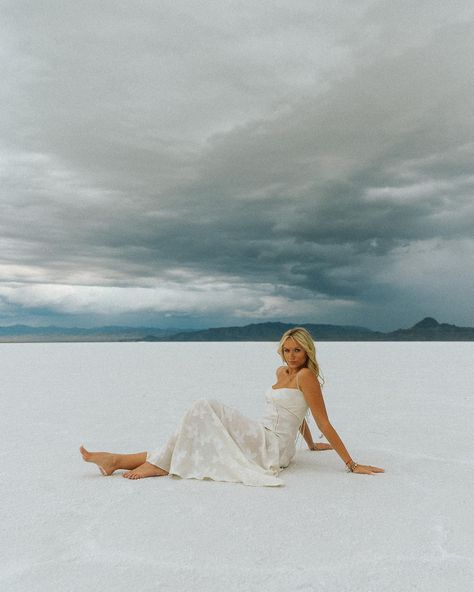 Anya’s senior pics part two!! She’s from New York so it was sooo fun showing her the salt flats :,) Salt Flats Utah, Utah Mountains, Model Portrait, Salt Flats, Senior Pics, Go For It, Senior Photographers, Senior Year, Senior Photos