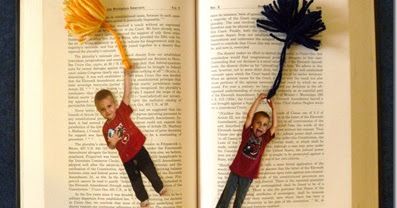 If you’re looking for a fun, simple gift to give to grandparents this year for Christmas, try these out: I fell in love with the idea as so... Kids Bookmarks, Homemade Bookmarks, Photo Bookmarks, Toddler Pictures, Kids Homemade, Baby Handprint, Diy Gifts For Mom, Bookmark Craft, Bookmarks Kids