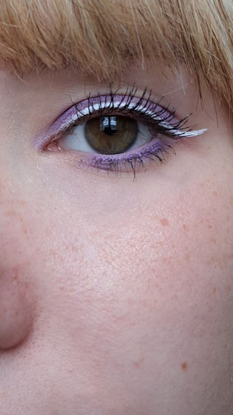 #lilac #makeup #lavender #white #coloredmakeup #eyeliner #whiteeyeliner #eye #makeupaddict #aesthetic #cutemakeup #fairymakeup #blonde Lavender Eye Makeup, Lilac Makeup, Makeup Lavender, Purple Eyeliner, Lavender Eye, White Eyeliner, Fairy Makeup, Pastel Purple, Cute Makeup