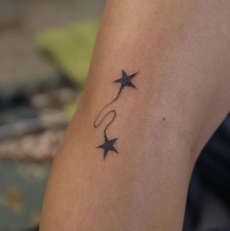 Under Noon Tattoo, Small Cover Up Tattoo Wrist, 4 Person Tattoo Ideas, Stars On Back Tattoo, Cat Star Tattoo, Fish Stick And Poke, Funky Tattoos For Women, Twin Star Tattoo, 3 People Tattoo