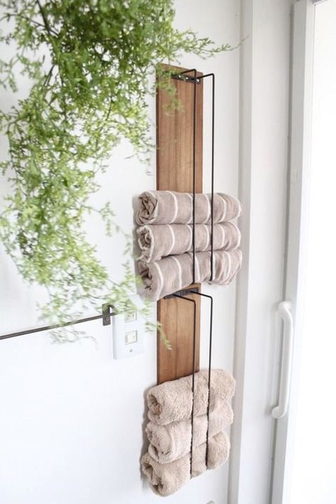 towel rack for pool Bathroom Storage Ideas For Small Spaces, Bathroom Closet Organization Ideas, Bathroom Closet Organization, Bath Towel Storage, Bilik Air, Closet Organization Ideas, Bad Inspiration, Dekor Diy, Bathroom Closet