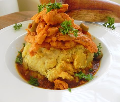 Vegan Mofongo, Puerto Rican Foods, Traditional Puerto Rican Food, Mofongo Recipe, Habichuelas Guisadas, Maki Roll, Recetas Puertorriqueñas, Puerto Rican Cuisine, Puerto Rican Dishes