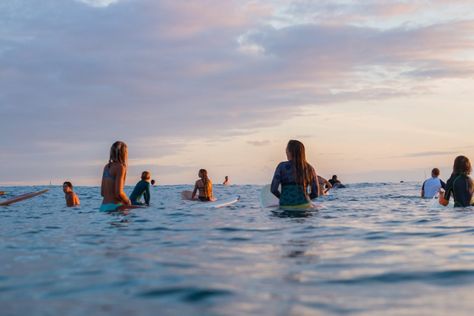 These fitness getaways promise to change your mindset, prolong your life-span, and give you the foundation you need to help you live a healthier life. Camp America, Surfing Aesthetic, Surf Aesthetic, Surfing Pictures, Camping Aesthetic, Surf Camp, Summer Surf, Surf Trip, Gap Year