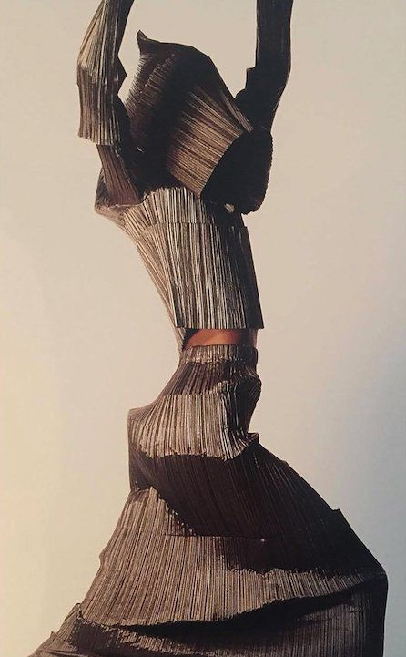 lu on Twitter: "Issey Miyake FW 1990 Hooded Pleated Dress… " Ikko Tanaka, Irving Penn, Models Off Duty Style, Grace Jones, Yoga Journal, Pleat Top, Issey Miyake, Vintage Style Outfits, Metropolitan Museum