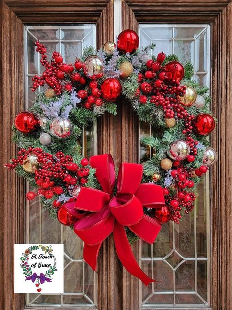 Julkransar Diy, Ideas With Ribbon, Dollar Tree Diy Christmas, Red Christmas Wreath, Christmas Decorations Centerpiece, Pretty Christmas Decorations, Holiday Wreaths Christmas, Diy Christmas Wreaths Ideas, Christmas Wreaths Ideas