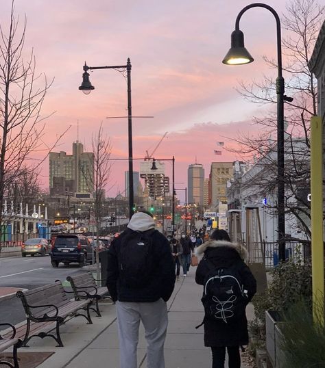 #boston #bostonuniversity #BU #hercampus #sunset #travel #photography #college College In Boston Aesthetic, Boston Student Aesthetic, Summer Internship Aesthetic, Boston Apartment Aesthetic, Boston University Aesthetic, Boston College Aesthetic, Boston University Campus, Boston Life, Boston Aesthetic