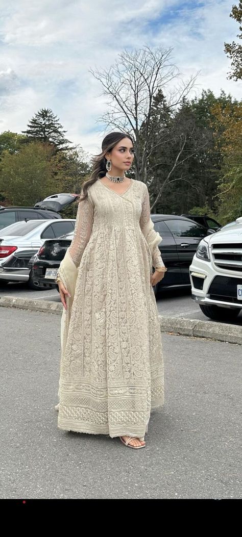 Pakistani Formal Dresses, Party Wear Gown, Latest Dress Design, Simple Gowns, Gowns Dresses Elegant, Womens Trendy Dresses, Pakistani Wedding Outfits, Desi Fashion Casual, Pakistani Fancy Dresses