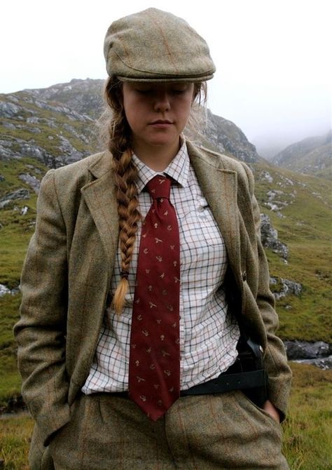 . Tweed Women, Women In Ties, British Country Style, Tweed Ride, Tweed Style, Womens Tweed Jacket, Tweed Run, Irish Fashion, Women Wearing Ties