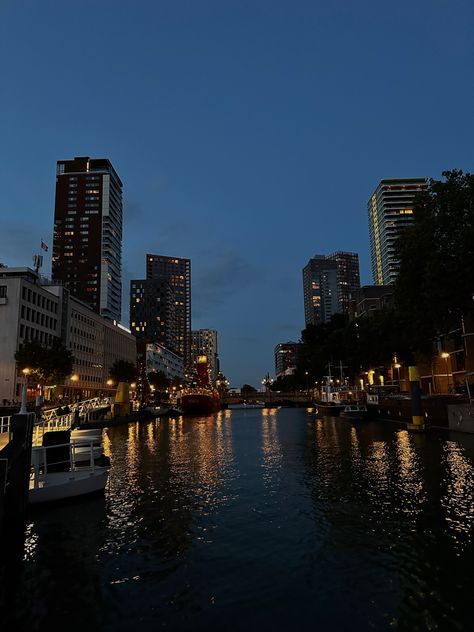 Citylights Night Aesthetic, Yasmine Core, Rotterdam Aesthetic, Citylights Aesthetic, Romantasizing Life, Netherlands Rotterdam, Aesthetic Water, Pretty Views, Ocean At Night