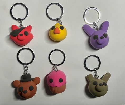 Air Dry Clay Key Chain, Fnaf Clay Ideas, Fnaf Clay Figures, Fnaf Keychains, Fnaf Crafts Diy, Fnaf Diy Crafts, Fnaf Clay, Clay Key Chains, Fnaf Diy