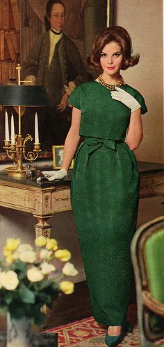 1962 fashion style color photo print ad model magazine green formal dress column sheath wiggle long skirt cropped top jacket bow belt short sleeves gloves shoes hair 60s 1962 Fashion, Fashion 60s, Mothers Gowns, 1960s Dresses, Style Bleu, 1960 Fashion, Patron Vintage, Green Formal Dresses, Fashion 1960s