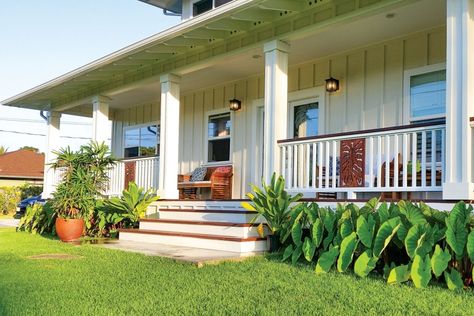 An Island veranda house's remarkable remodel | Hawaii Magazine Hawaii House Interior, Hawaiian Bungalow, Hawaiian Cottage, Lanai Ideas, Front Veranda, Hawaiian House, Veranda Design, Hawaii Magazine, Whole House Fan