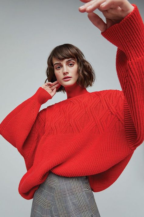 Discover SPORTMAX CODE Fall Winter 2019.20 Collection Winter Fashion Photoshoot Ideas, Fashion Ecom Photography, Sweater Editorial, Winter Model, Winter Collection Photoshoot, Knitwear Photoshoot Ideas, Knitwear Editorial, Knitwear Photoshoot, Winter Shoot