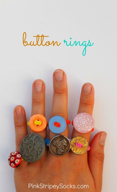 Super easy button ring craft for kids! Gloucestershire Resource Centre http://www.grcltd.org/scrapstore/ Button Rings, Button Ring, How To Make Buttons, Button Jewelry, Craft For Kids, Ring Crafts, Childrens Crafts, Button Crafts, Pipe Cleaner