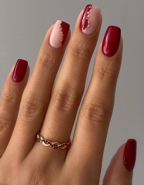 Red White And Gold Nails, Short Red Nails, Red And Gold Nails, Red Gel Nails, Maroon Nails, Christmas Gel Nails, Simple Gel Nails, Minimal Nails, White Nail