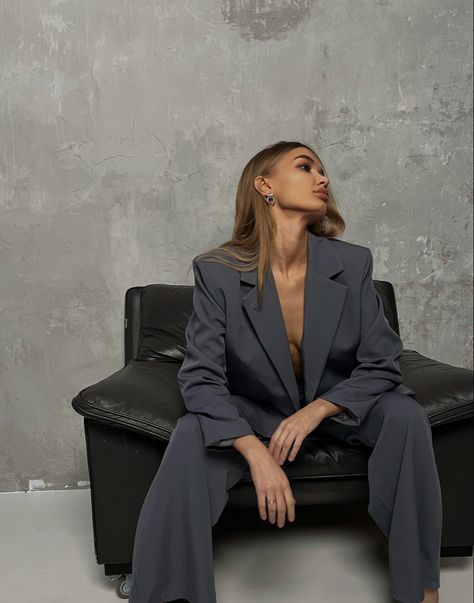 Tuxedo Photoshoot Woman, Women’s Suit Photoshoot, Business Launch Photoshoot, Women In Suits Aesthetic, Blazer Photoshoot Women, Boss Photoshoot, Fashion Photo Shoot, Girls Blazers