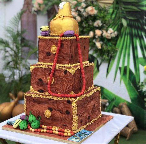 Beautiful traditional wedding cake art! The wood effect cake gives the traditional touch to the 🎂🤎🤎 Swipe to see more of this beautiful cake art😍 How’re you designing your traditional wedding cake?
Cake @tasteblisscake 
📸 @zealwedding 
Hairstylist @latashahair_official 
Decorations @giantstrides_events 
Makeup @chiomysandy_makeover 
MC @comedianmouthpiece1 
#omastylebridetw Wood Effect Cake Design, Igbo Traditional Wedding Cake, Traditional Wedding Cakes In Nigeria, Traditional Cake Designs, Traditional Marriage Cake, Nigerian Traditional Wedding Cake, Brown Wedding Themes, Events Makeup, Wedding Cake Cake