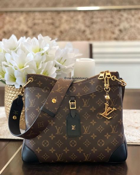 Designer Crossbody Bags Outfit, Odeon Mm Louis Vuitton, Fashionable Mom, Vintage Louis Vuitton Handbags, Crossbody Bag Outfit, Louis Vuitton Odeon, Louis Vuitton Crossbody Bag, Bag Obsession, Favorite Handbags