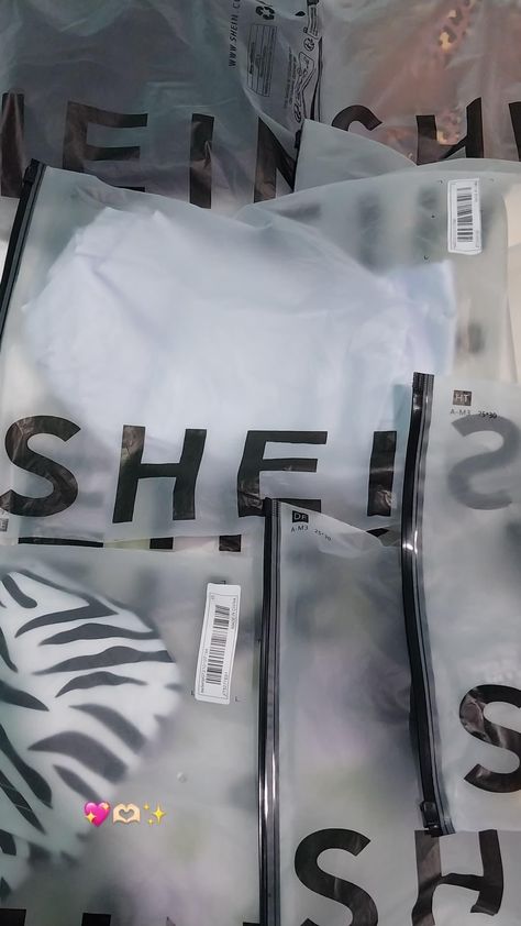 Shein Package, Shein Cart, Coffee Shop Photography, Creative Instagram Stories, Fake Story, Cute Selfie Ideas, Shein Style, Glow Up?, Vision Board