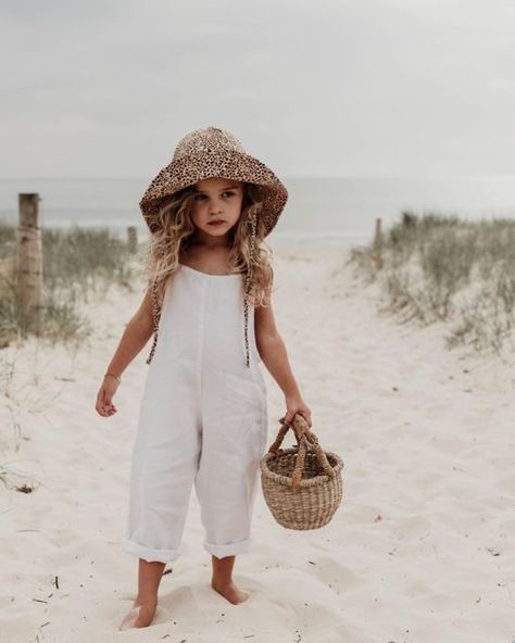 534 Likes, 119 Comments - B R O O K E (@love.love.mama) on Instagram: "Long weekend beach vibes still hanging on over here. Hope you all had a fab weekend xx . Olive’..." Love Mama, Linen Overalls, Baby Fits, Beach Vibes, Fashion Mode, Future Baby, Toddler Fashion, Long Weekend