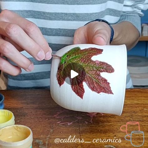 Texture Autumn Glaze, Fall Pottery Painting Ideas, Fall Pottery Ideas, Autumn Ceramics, Autumn Pottery, Fall Pottery, Pottery Tips, Bisque Pottery, Happy Autumn