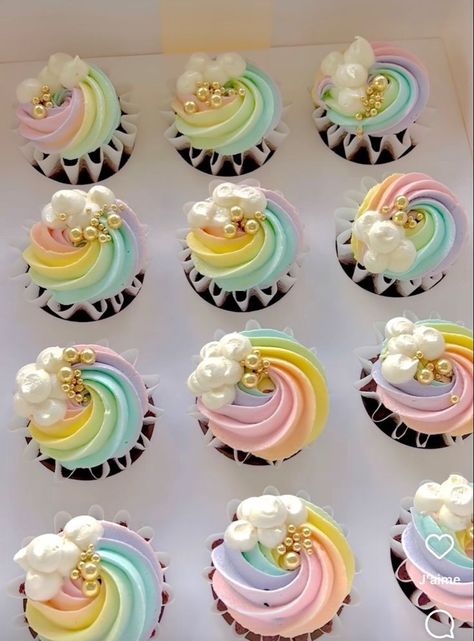 Unicorn Cupcake Cake Ideas, Rainbow Frosted Cupcakes, Pastel Rainbow Cake Pops, Unicorn Rainbow Cupcakes, Pastel Cupcakes Birthday, Unicorn Cupcakes Ideas, Rainbow Cupcakes Ideas, Unicorn Birthday Cupcakes, Sanrio Cupcakes