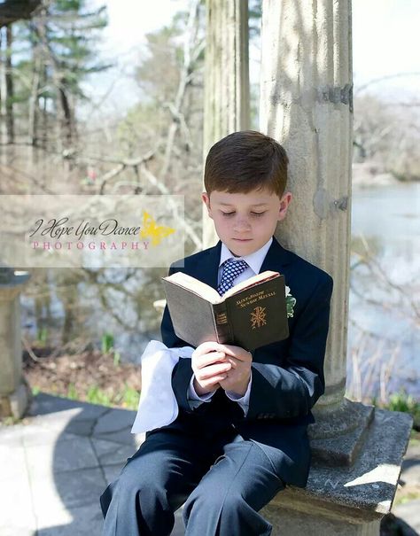 Boy communion pictures www.Ihopeyoudancephotography.com Communion Photoshoot Boys, First Communion Family Photos, Communion Photoshoot, Communion Pictures, Communion Photos, First Communion Decorations, Communion Ideas, Communion Decorations, 1st Communion