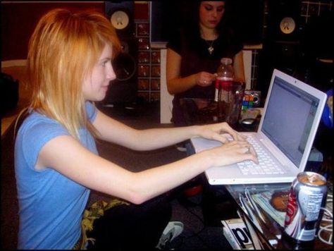 Looking At Computer, Hayley Paramore, Trisha Paytas, Paramore Hayley Williams, Women In Stem, Paramore Hayley, Rawr Xd, Chit Chat, Trashy Y2k