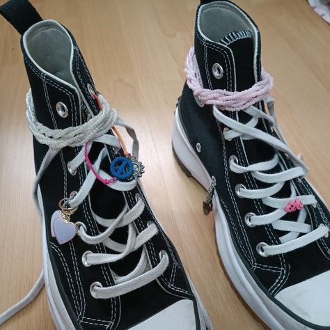 converse, shoes, fancy, bracelets, necklaces, earrings, diy Fancy Converse, Converse Shoes, Converse, Outfit Ideas, Necklaces