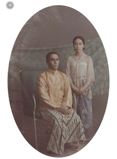 #Traditional #Prewedding #PreweddingPhotography #PreweddingIdeas #Javanese #Indonesia Funny Prewedding Photoshoot, Vintage Prewedding Photography, Traditional Javanese Wedding, Javanese Prewedding, Prewedding Vintage, Wedding Photography Ideas Bridesmaids, Funny Wedding Photography, Funny Engagement Photos, Javanese Wedding