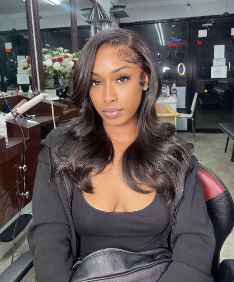 Middle Part Wig With Layered Curls, Side Part Wavy Hair Black Women, Short Black Wigs For Black Women, Side Part Loose Curls Black Women, Wig Side Part Black Women, Lace Front With Layers, Side Part Bumped Ends, Side Part Layered Hair Black Women, Side Part With Layers Black Women