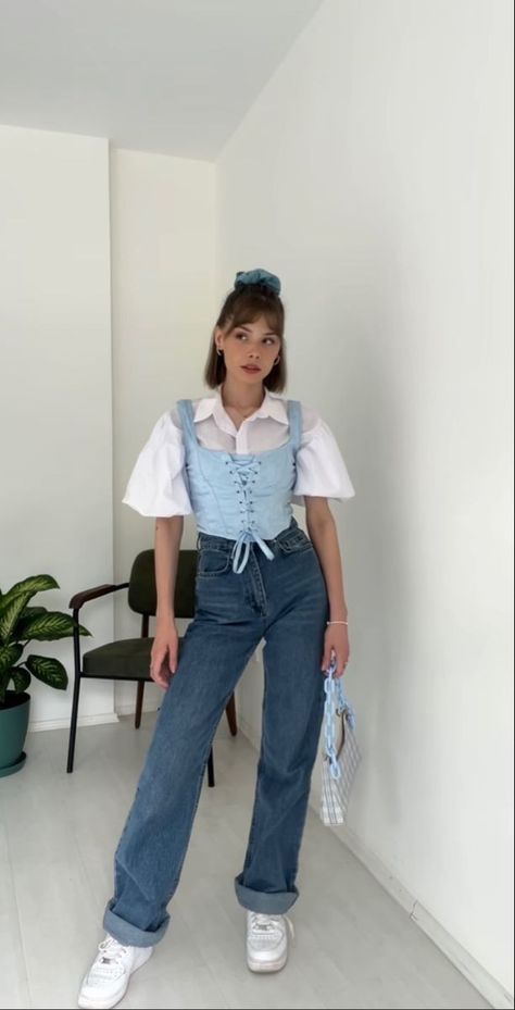 Korean Fashion Outfits Kpop, Streetwear Chic Fashion, Casual Kpop Outfits, Corset Casual Outfits, Corset Summer Outfit, Corset Layering Outfit, Kpop Casual Outfits, Casual Corset Outfit, Corset Outfit Casual