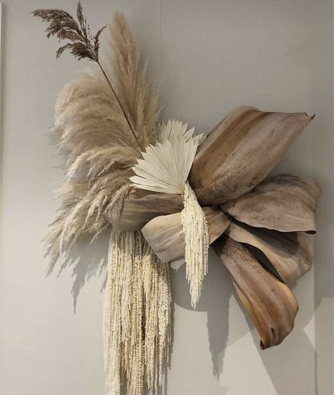 Dried Flower Wall Installation, For Whom The Bell Tolls, Arreglos Ikebana, Dried Floral Wreaths, Eco Decor, Floral Installations, Flower Installation, Floral Arrangements Diy, Unusual Flowers