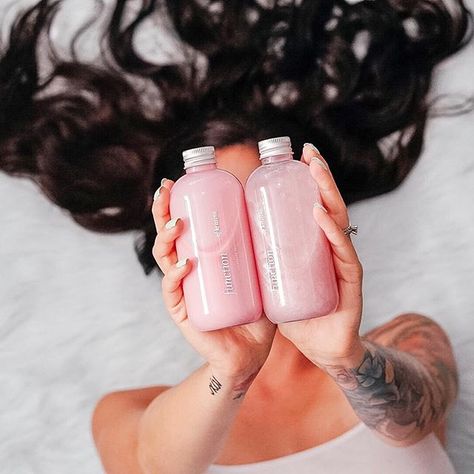 Hey hippies!! 🤗 So I’ve been on the hunt for a good shampoo and conditioner for all of this hair that I have! With long hair some products can really weigh my hair down and I’m not about that life! I came across @functionofbeauty because you can customize your own shampoo for your hair type!! Yasss ✨ You can even pick the scent and of course this Cali girl had to get the scent for(shore) 🌊 Now my hair smells just like summer time and looks amazing ☀️🌴#hippie Hair Products Photoshoot, Shampoo Photoshoot, Products Photoshoot, Good Shampoo, Tresemme Shampoo, Drugstore Shampoo, Skincare Products Photography, Good Shampoo And Conditioner, Diy Shampoo