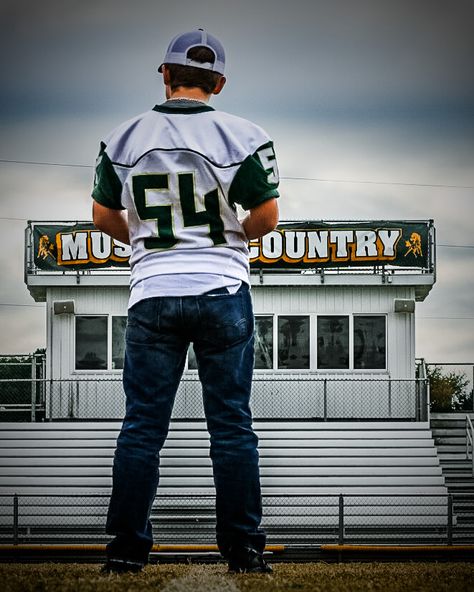 Senior Football Photography, Football Senior Photos, Casual Senior Pictures, Football Senior Pictures, Senior Year Pictures, Senior Photos Boys, Football Poses, Football Pics, Senior Football