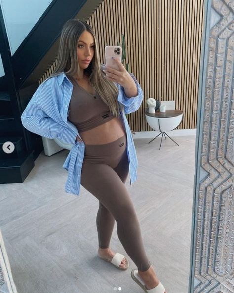 Geordie Shore’s Holly Hagan has welcomed a beautiful baby boy as she has given birth to her first child with her husband Jacob Blyth after getting married last June Holly Hagan, Charlotte Crosby, Geordie Shore, Parenting Tips, Parenting Hacks, Celebrity News, Getting Married, Parenting