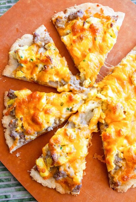 Sausage Gravy Breakfast Pizza, Sausage Gravy Breakfast, Tomato Frittata, Sausage Mushroom, Mushroom Breakfast, Biscuit Crust, Eggs And Cheese, Biscuit Pizza, Breakfast Pizza Recipe