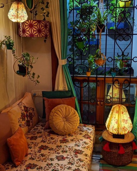 Cozy Corner Ideas Indian, Desi Aesthetic Room Decor, Desi Living Room, Indian Homes Aesthetic, 1 Rk Room Interior, 1rk Room Decor, Desi Home Aesthetic, Desi Room Decor, Aesthetic Cozy Corner