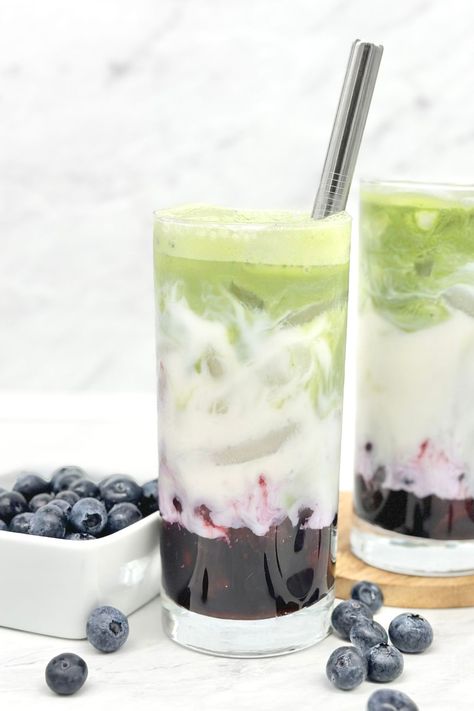 Blueberry Matcha Latte Recipe Blueberry Matcha Latte, Tea Cold Brew, Blueberry Matcha, Matcha Tea Recipes, Mixology Recipes, Tea Latte Recipe, Matcha Latte Recipe, Green Tea Recipes, Blueberry Syrup