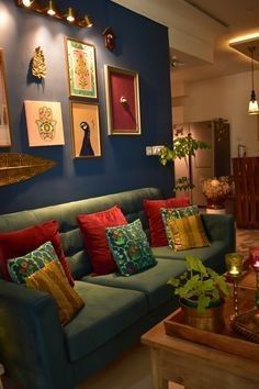 Indian Interior Design Living Rooms, Bengali Home Decor, Indian Home Aesthetic, Restaurant Table And Chairs, Indian Interior Design, Colorful Room Decor, Indian Room Decor, Indian Bedroom Decor, Simple Living Room Decor