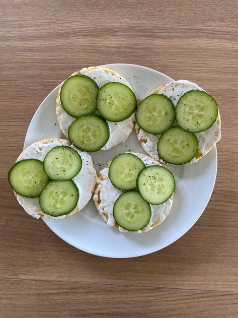 Aesthetic healthy food snack ideas inspo cucumber toast that girl simple Cucumber Toast, Healthy Lunch Snacks, Healthy Food Menu, Healthy Food Inspiration, Healthy Food Dishes, Healthy Food Motivation, Healthy Lifestyle Food, Food Is Fuel, Proper Nutrition