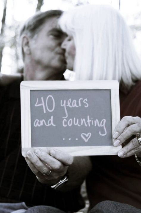 Anniversary Poses Ideas, Photo Poses For Wedding, Anniversary Poses Ideas Couple Pics, Wedding Anniversary Photo Shoot Ideas, Poses Ideas Couple, Anniversary Poses, Cute Anniversary Ideas, 20th Anniversary Ideas, Poses For Wedding