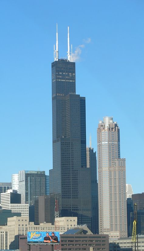 Sears Tower, Chicago - looking up to Sears tower, was the tallest building, probably not anymore Sears Tower Chicago, Willis Tower Chicago, Chicago Pictures, Milwaukee City, Sears Tower, Big Building, Chicago Usa, Architecture Building Design, Chicago Travel