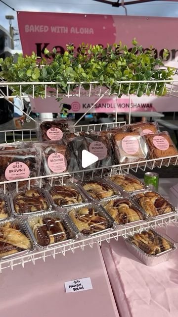 Cookie Popup Display, Pop Up Shop Display Ideas Baked Goods, Food Small Business Ideas, Bakery Farmers Market Set Up, Cookie Farmers Market Display, Cake Vendor Booth Display Ideas, Cookie Market Display, Cookie Vendor Booth Ideas, Food Bazaar Booth Ideas