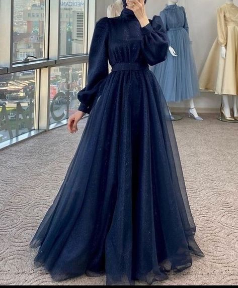 Abiye modelleri tesettür genç Net Maxi Dress, Fancy Maxi, Fancy Maxi Dress, Long Gown Design, Simple Gowns, Girls Maxi Dresses, Dress Muslim, Modest Dresses Casual, Long Sleeve Prom