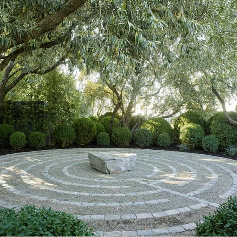 Modern Gardens: Ideas & Inspiration | Garden Design Influences | Paving Direct Andrea Cochran, Drought Tolerant Grass, Labyrinth Design, Meditation Area, Modern Garden Design, Stone Garden, Landscape Architect, Shade Garden, Backyard Design