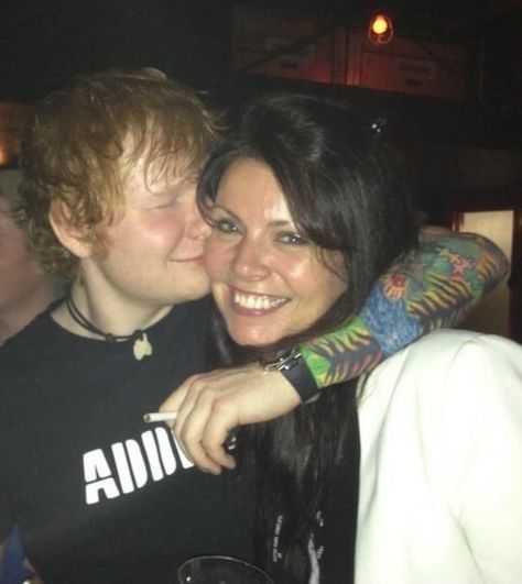 Ed Sheeran and Anne. awww Harry Styles Mum, Anne Cox, Gemma Styles, Perfect Together, Harry Styles Wallpaper, 1d And 5sos, I Love One Direction, Harry Edward Styles, Interesting Faces