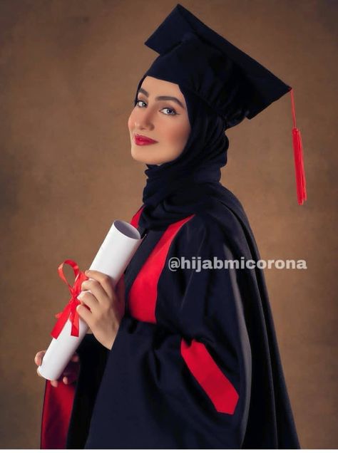 Muslim Graduation Outfit, Graduation Pic Ideas, Meta Ads, College Graduation Photoshoot, College Graduation Photos, Graduation Photography Poses, Modest Casual Outfits, Graduation Poses, Studio Photography Poses