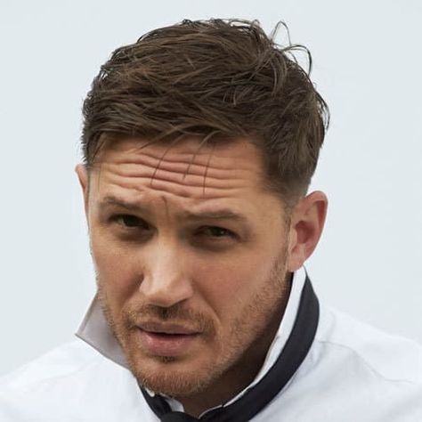 Hardy is sporting a tapered cut that features a crown that is left  relatively long. This allows the tapered cut to be styled either slicked  back, spiked, ... Tom Hardy Hair, Tom Hardy Beard, Tom Hardy Haircut, Bad Beards, Gentleman Haircut, Top Haircuts For Men, Hair Myth, Spring Haircuts, Boys Haircuts